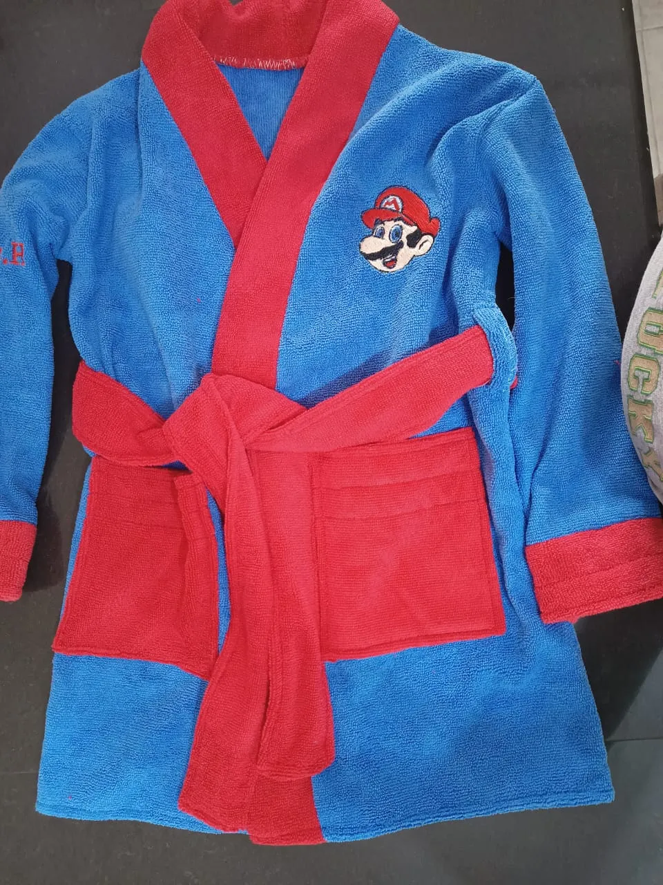 Bata Super Mario azul y rojo