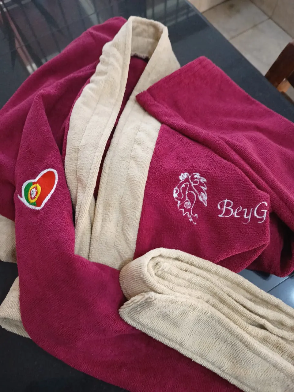 Bata Clásica con escudo, foto 4 de 4
